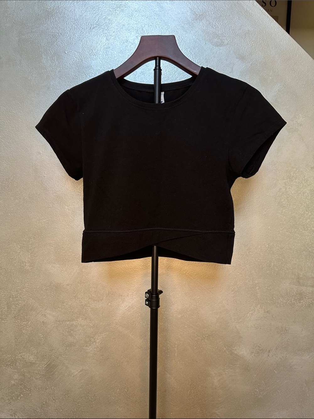 Old Navy Black Cropped Powerchill top sz medium